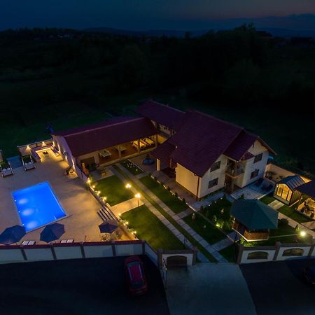 Pensiunea Adrian Novaci-Străini Zewnętrze zdjęcie